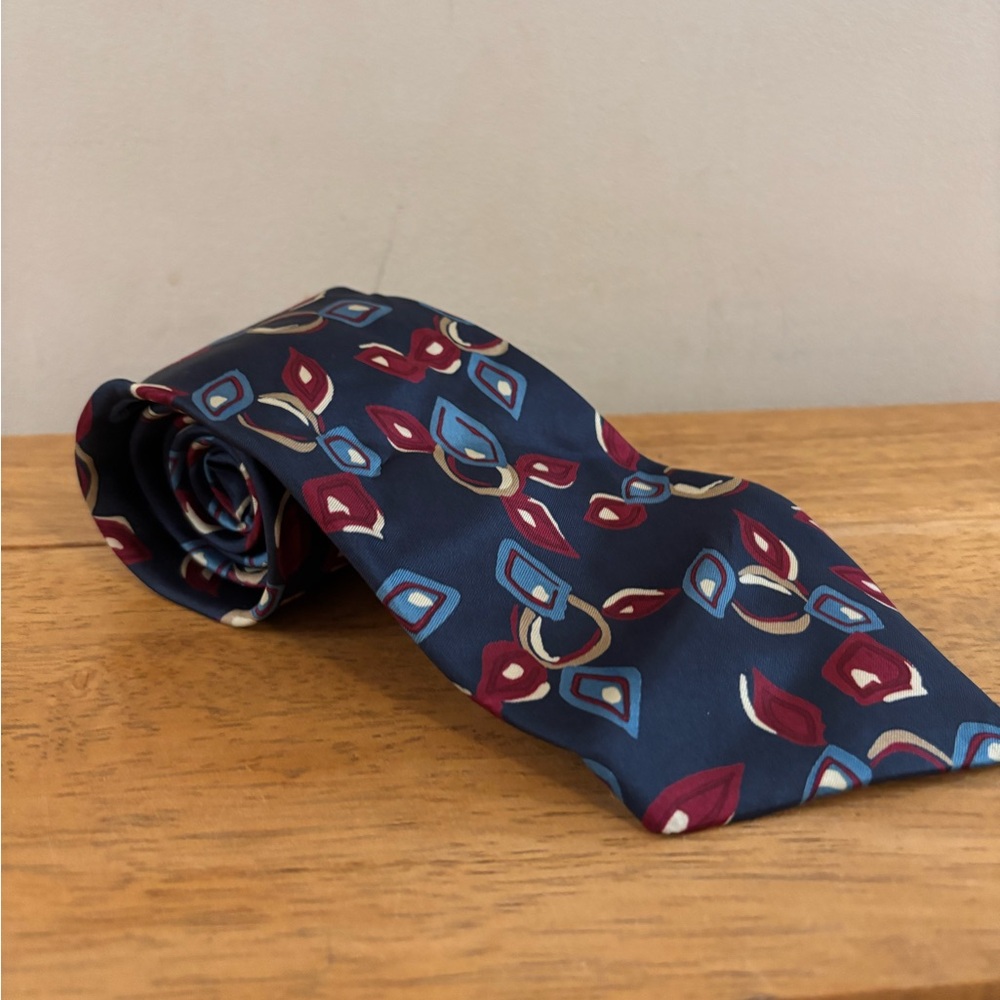 CAROLINA HERRERA New York Red White and Blue Pattern Handmade in Italy Silk Tie